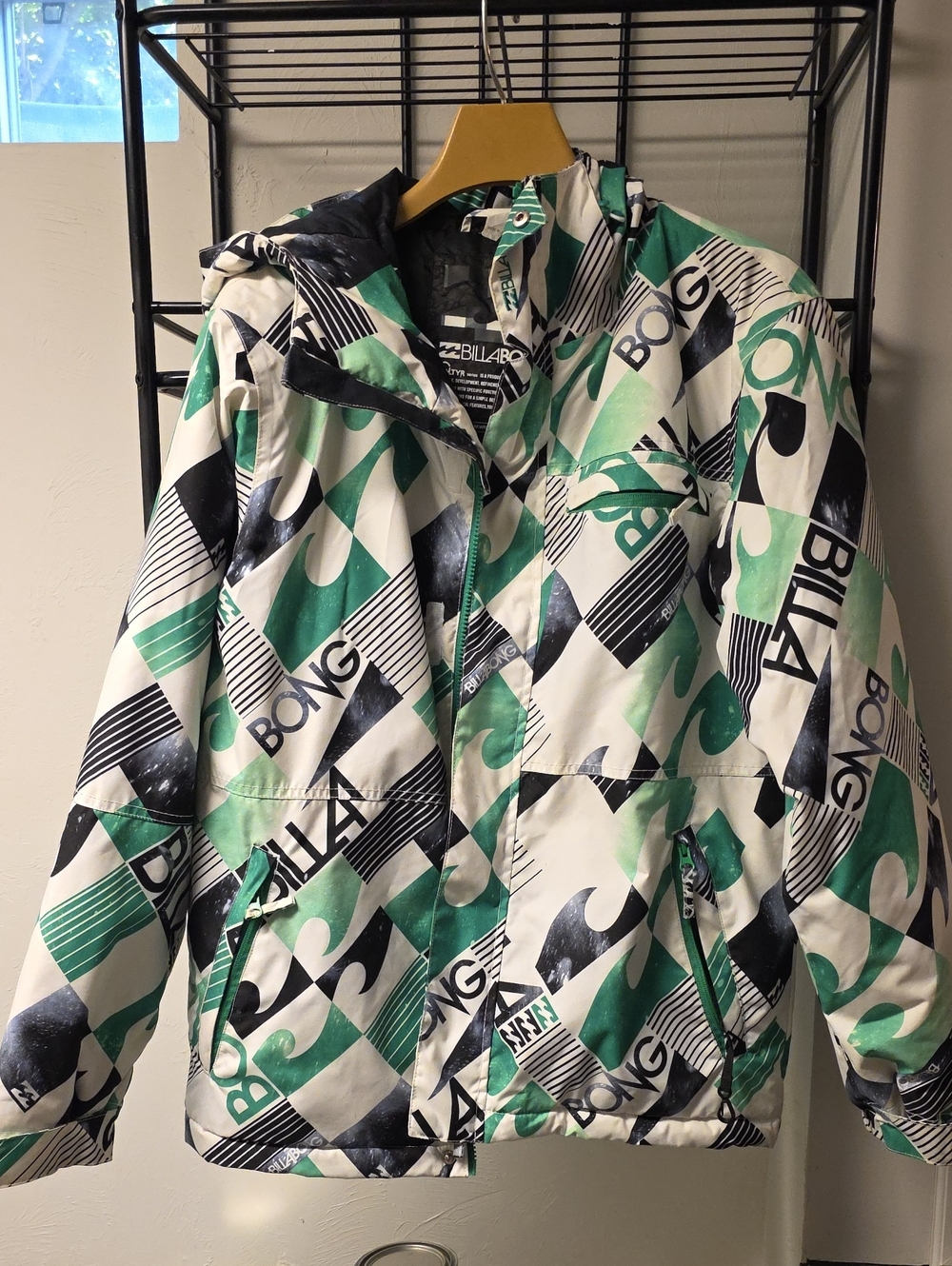 Billabong Hooded Ski/Board Jacket in White, Green & Black Graphic